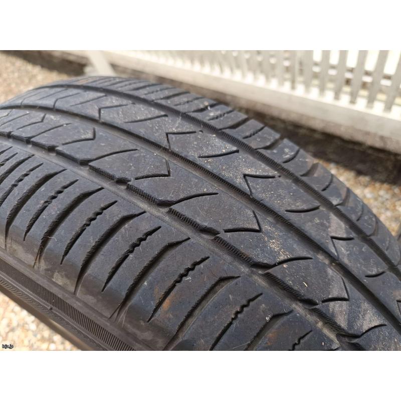 Jogo de pneus Toyo 185/70R14 semi novo
