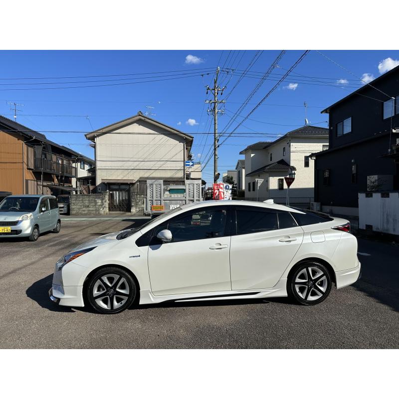 PRIUS A PREMIUM MODELISTA ANO 29, 46.000KM, SHAKEN R6/6