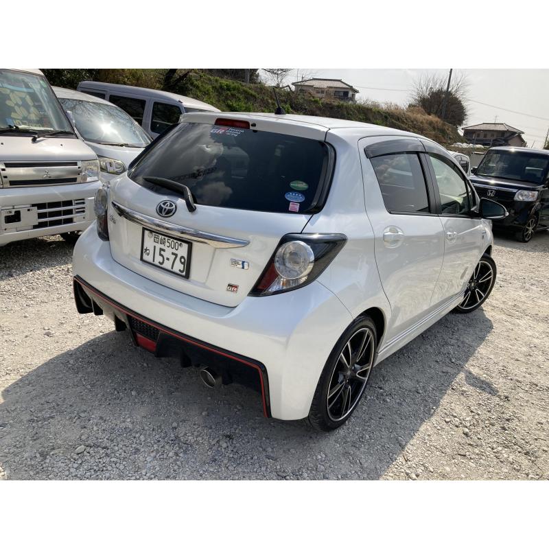 Vitz GR hibrid ano 30!!!