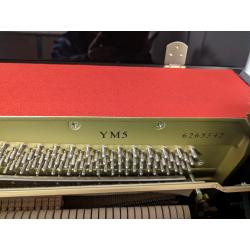 Piano Yamaha Modelo YM5
