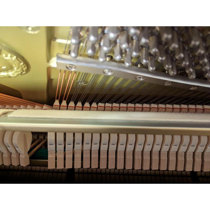 Piano Yamaha Modelo YM5